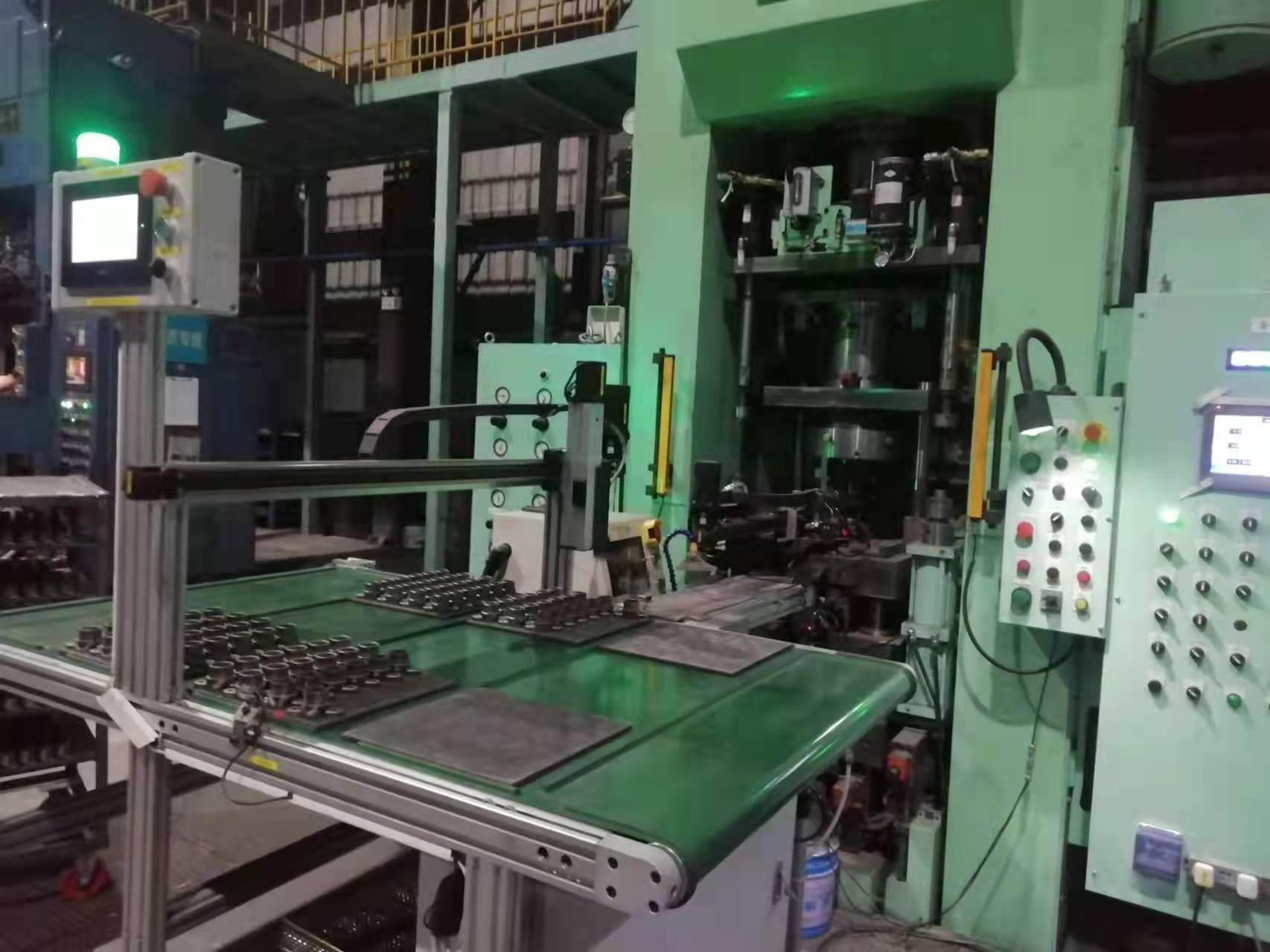 粉冶厂首台大压机实现自动取排坯改造